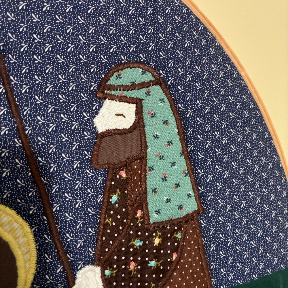 Vintage Embroidered Nativity Scene - Picture 4 of 10
